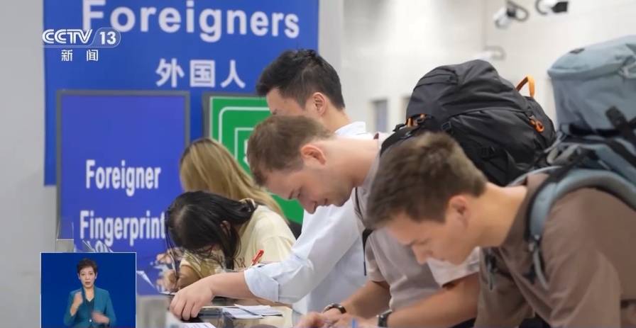 Chinese Foreigners Reading
